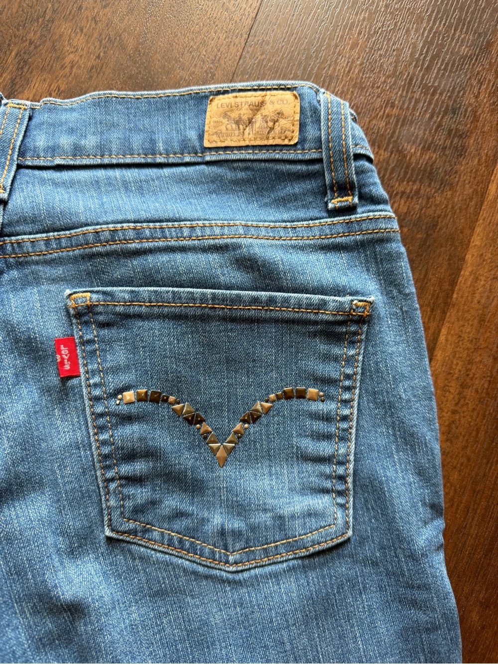 Levi's Perfectly Slimming 512 Women's Slim Bootcut Blue Studded Denim Jeans - Picture 2 of 9